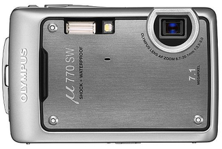 Illustration for article titled PMA 07: Olympus Stylus 770SW Frozen Into a Solid Block of Ice